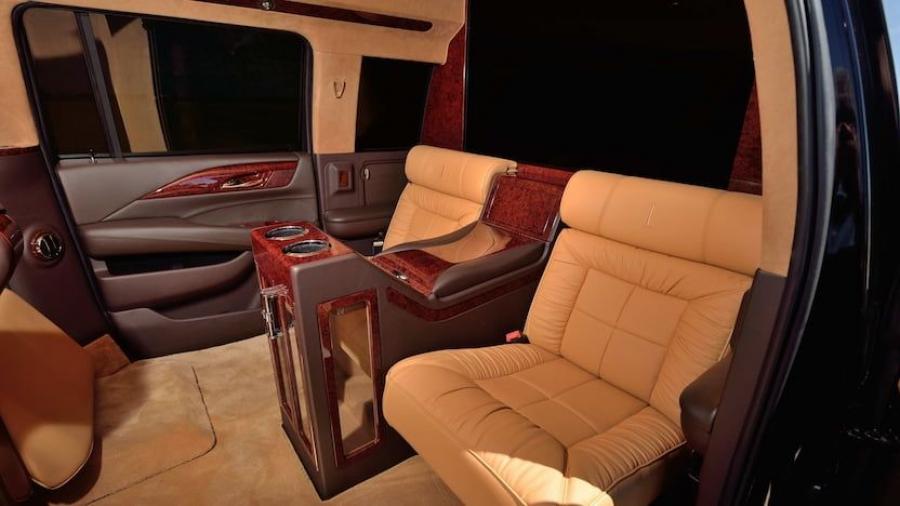 Интерьер Cadillac Escalade ESV by Lexani Motorcars 2017 года  (фото 18 из 19)